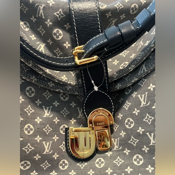 Louis Vuitton matching shoes with hand bag navy blue, the handbag is new. - Picture 5 of 9